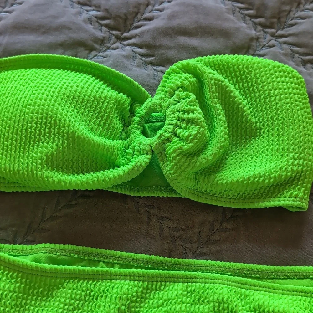 Bikini - Picture 2 of 3